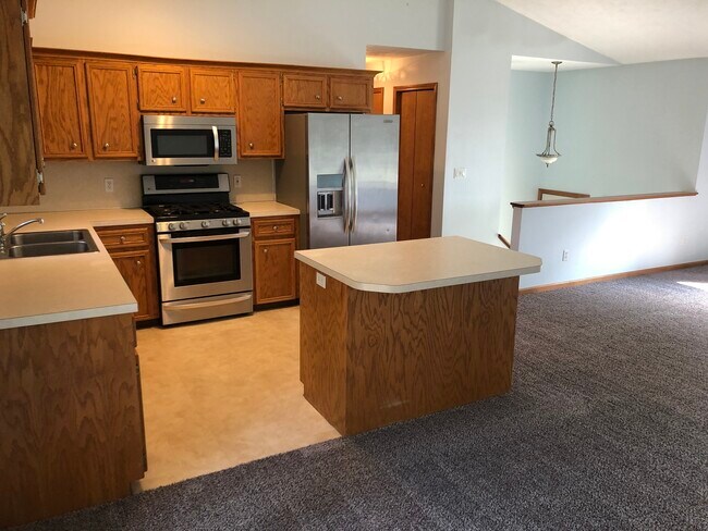 Building Photo - 5560 Eric St