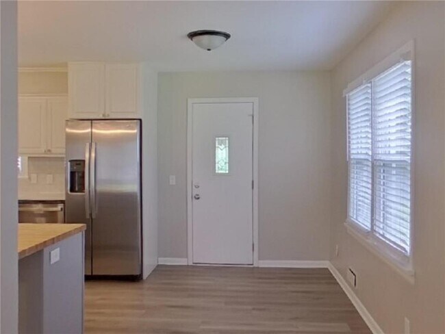 Building Photo - 7755 Eastwood Rd