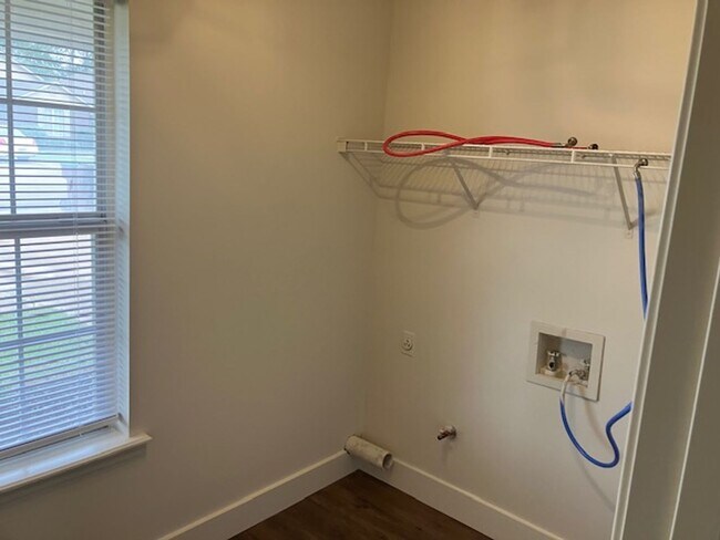 Foto del edificio - 3546 Crestview Rd