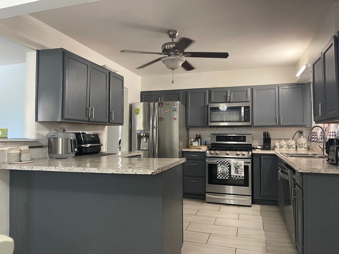 Foto principal - 2112 Garcia St NE