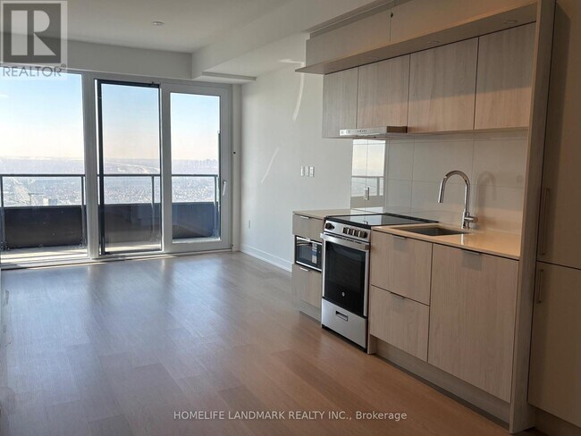 Building Photo - 448 Burnhamthorpe Rd W