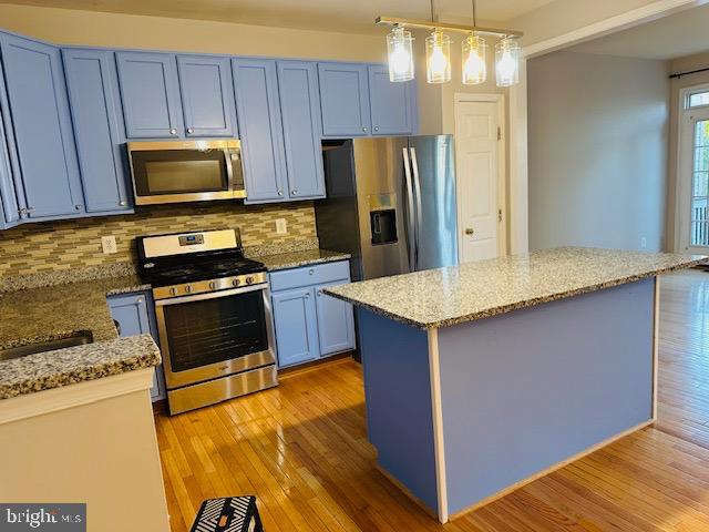 Building Photo - 15811 Bobolink Dr