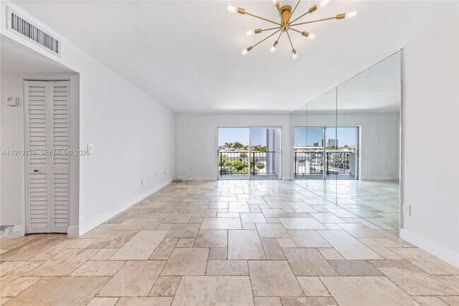 Foto del edificio - 3642 NE 171 St