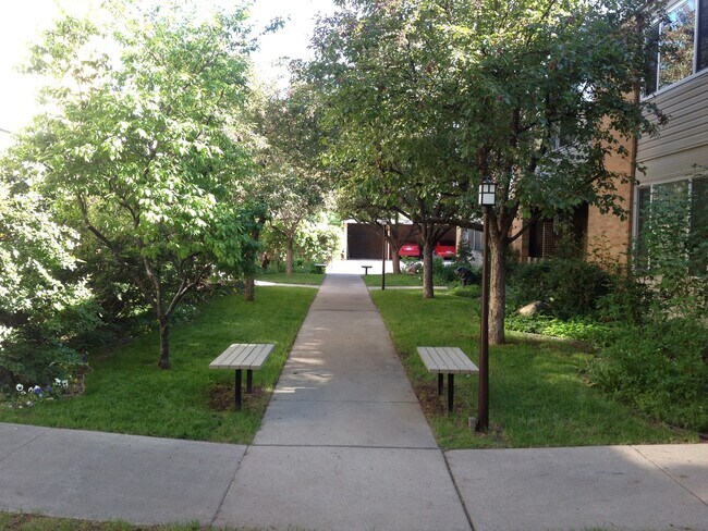 Foto del edificio - Beautiful 2 Bedroom Apartment with Office in Sugar House!