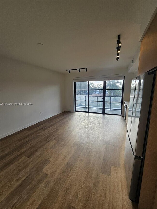 Foto del edificio - 1650 NE 124th St