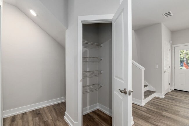 Building Photo - Stunning Brand-New 3-Bedroom, 3-Bathroom H...