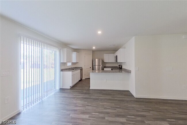 Foto del edificio - 4020 Garden Blvd