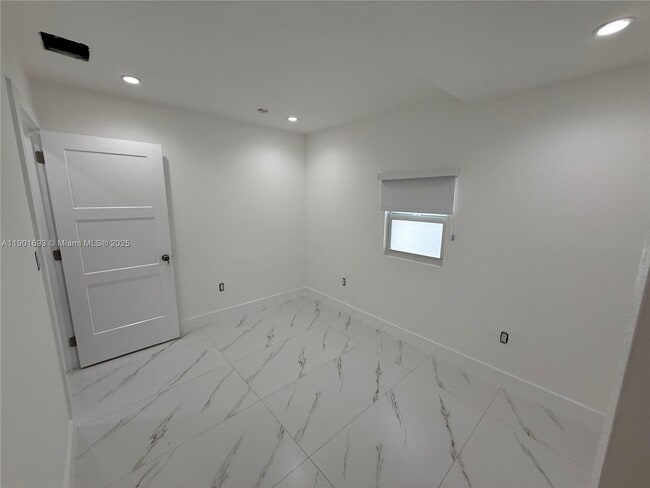 Building Photo - 2313 SW 60th Ct