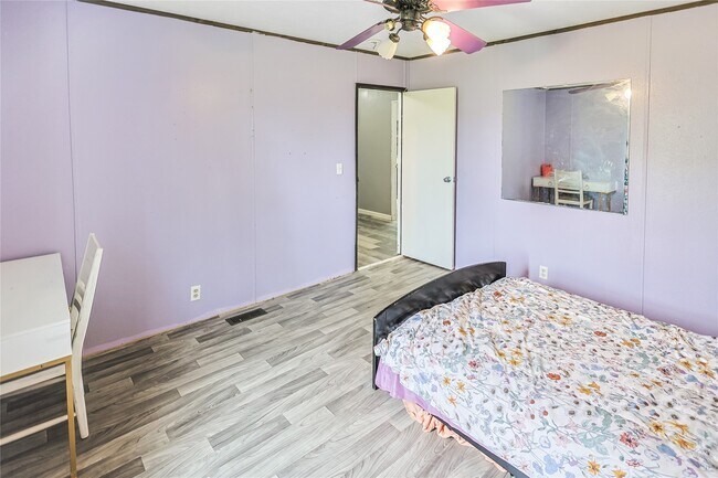 Foto del edificio - 11105-32nd 1/2 32nd 1/2 St