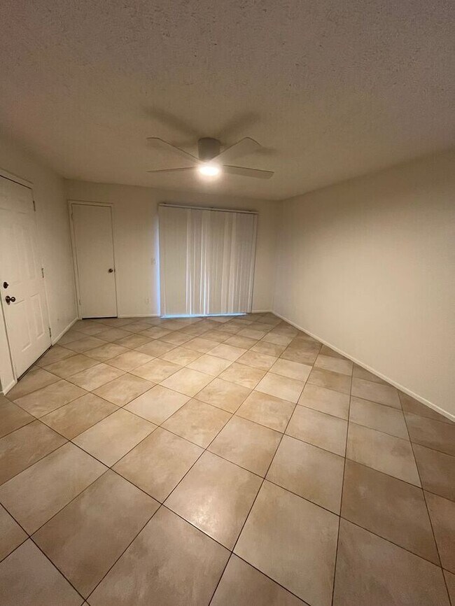 Building Photo - 1201 S McClintock Dr