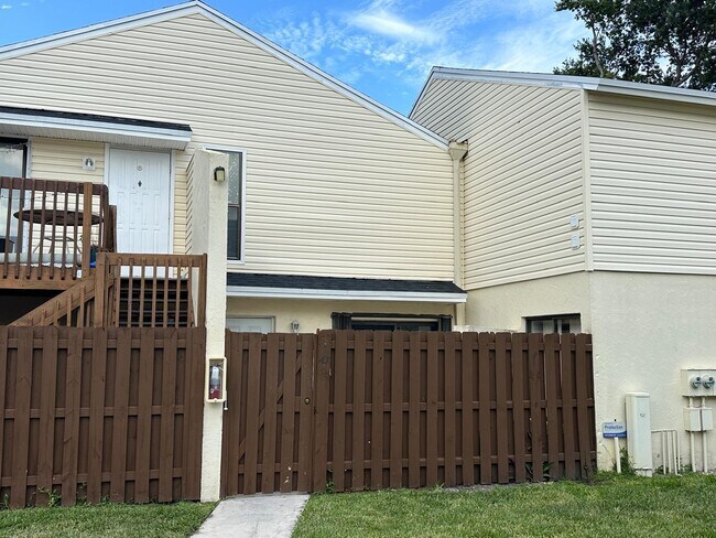 Building Photo - 631 Executive Center Dr