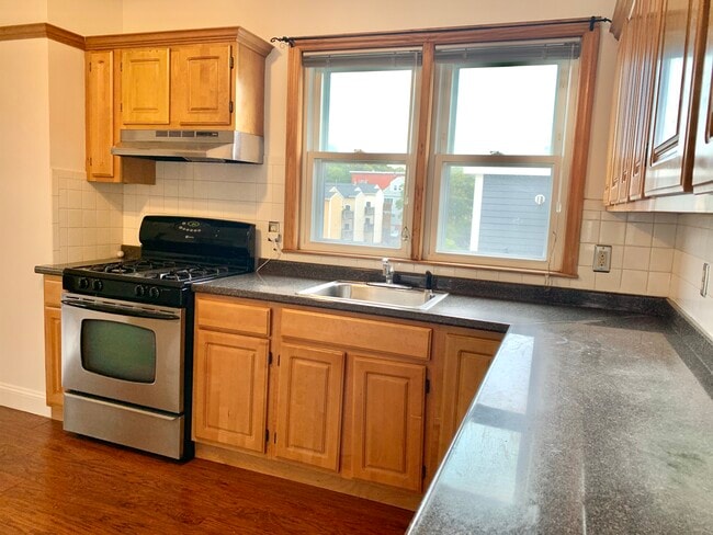 KITCHEN - 691 Bennington St