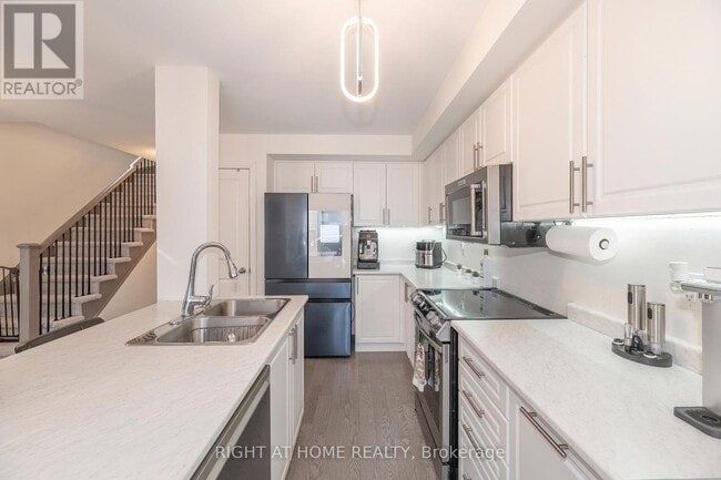 Building Photo - 30 Caspian Sq