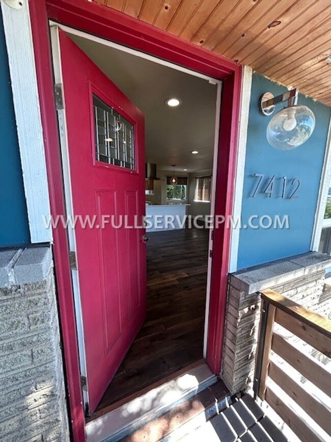 Photo - Exceptional South Beacon Hill 3 BD 2 BA! Huge Deck! House