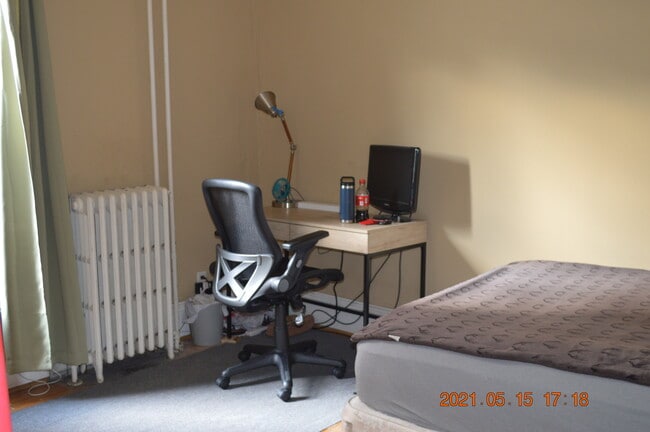Bedroom - 1425 6th St SE