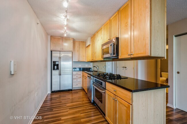 Building Photo - 9715 Woods Dr
