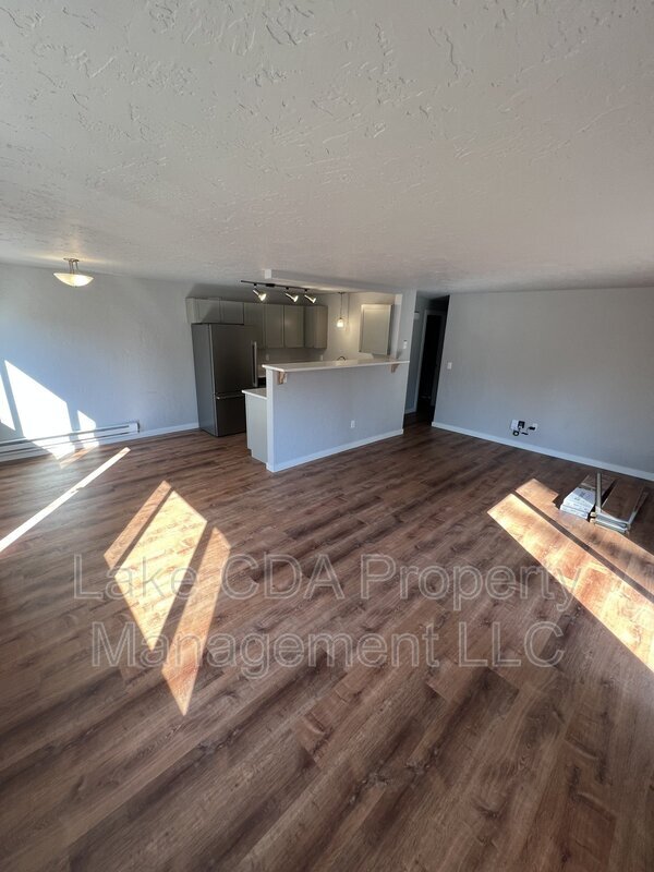 Foto del edificio - 1419 E Stiner Ave