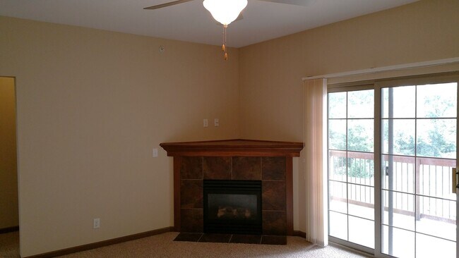 Building Photo - 2 bedroom, 2 bath condo in North Liberty