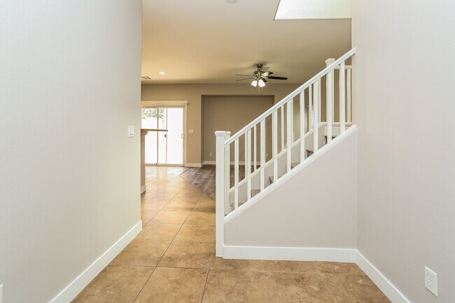 Foto del edificio - 932 Maple Pines Ave