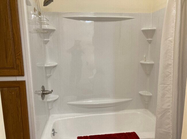 Baño - 212 E South St