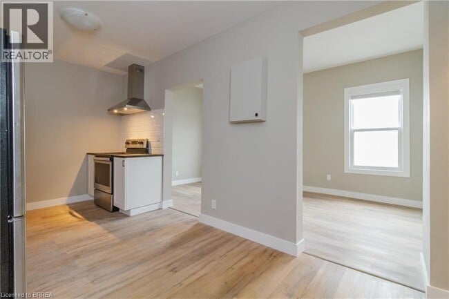 Building Photo - 298 Colborne St