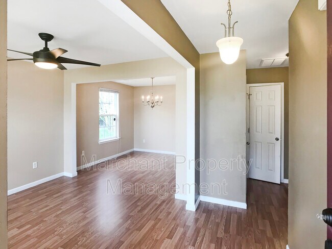 Foto del edificio - 705 Cassie Marie Ct