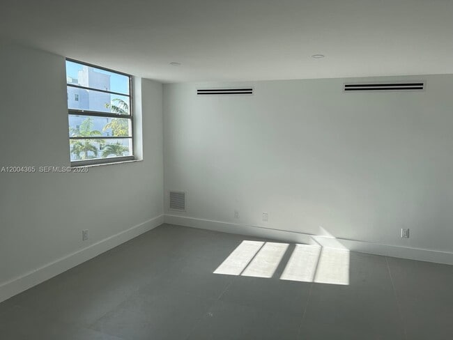 Foto del edificio - 360 Meridian Ave