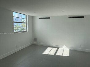 Building Photo - 360 Meridian Ave