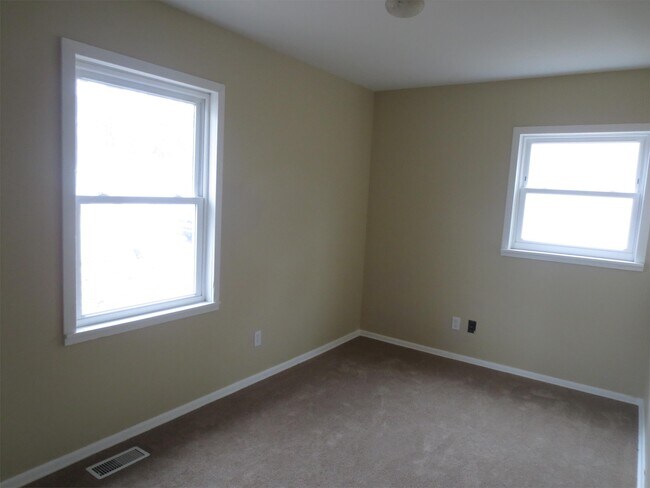 Building Photo - 2701 W Kirby Ave