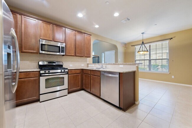 Building Photo - Great 3 Bedroom, 2.5 Bath Condo Located In...