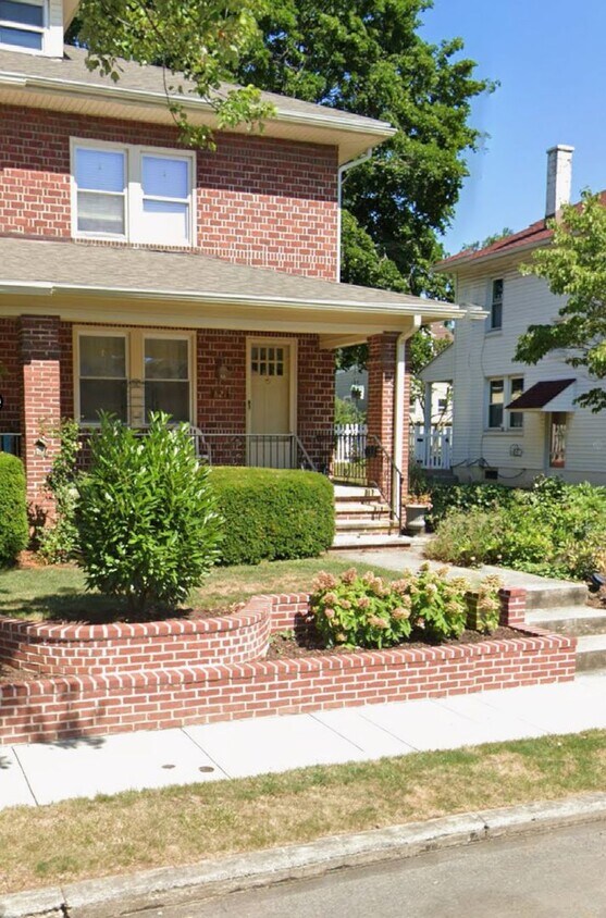 Foto principal - Charming 3-Bedroom Home for Rent in York C...