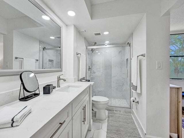 Foto del edificio - 955 Dotterel Rd