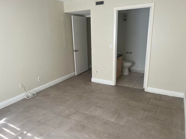 Foto del edificio - 8343 SW 5th St