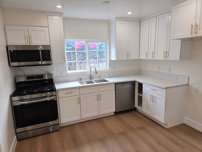 Building Photo - 6703 Cedros Ave