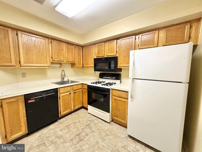 Foto del edificio - 308 Trinity Ct