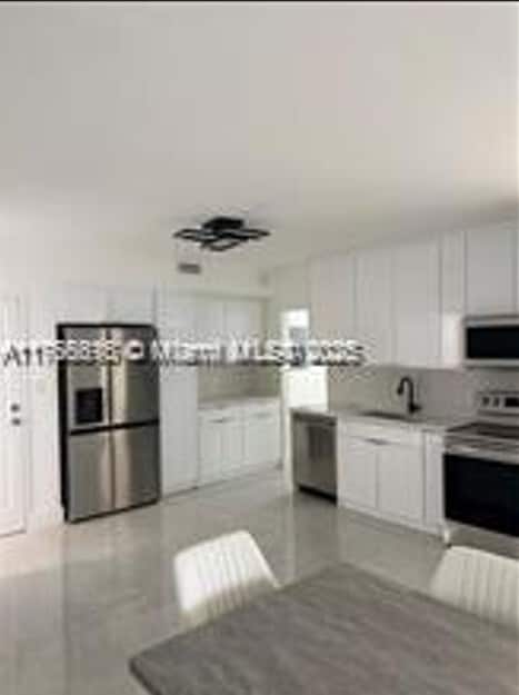 Building Photo - 10185 Collins Ave