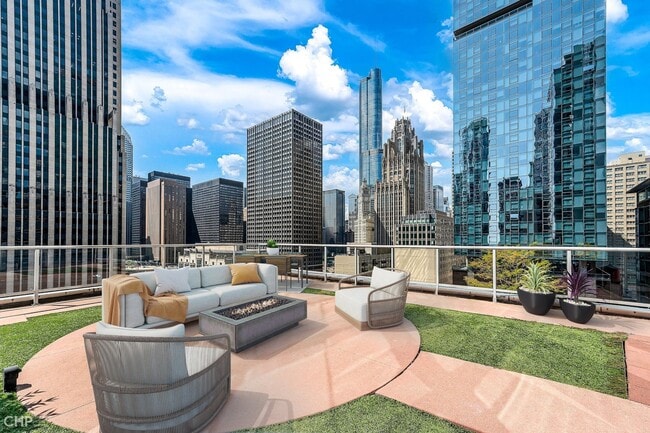 Foto del edificio - 240 E Illinois St