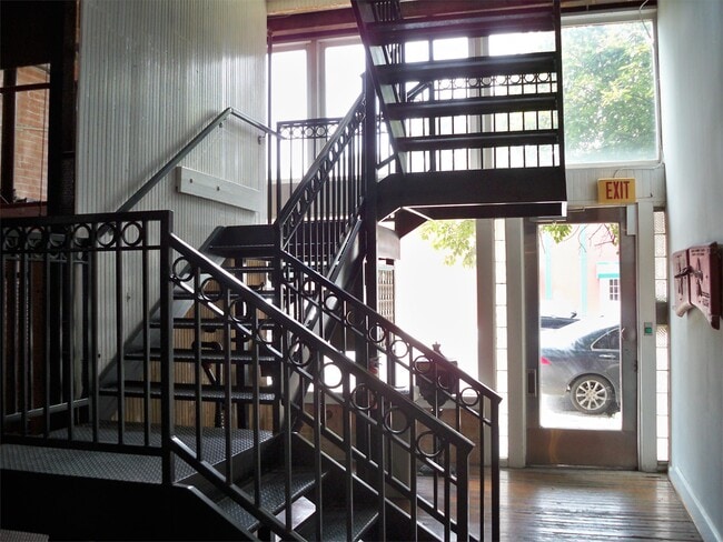 Foto del edificio - 3026 Commerce St