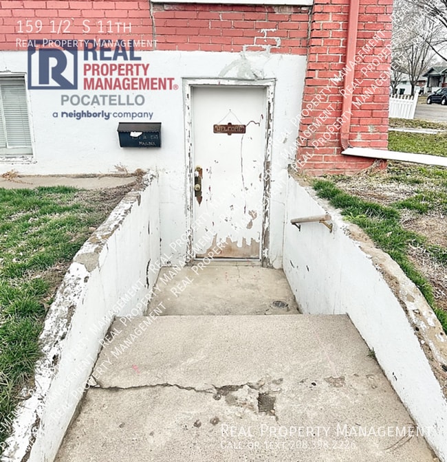 Building Photo - 159 1/2  S 11th-