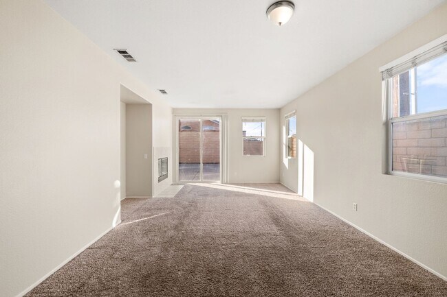 Foto del edificio - Beautiful Corner Home