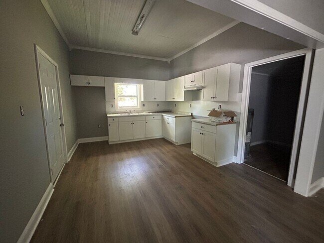 Building Photo - GRANTVILLE- 103 Moreland St 2/1
