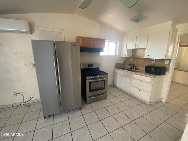 Foto del edificio - 575 N Delaware St