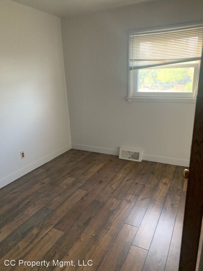 Building Photo - 3 br, 1 bath House - 833 E Indiana St