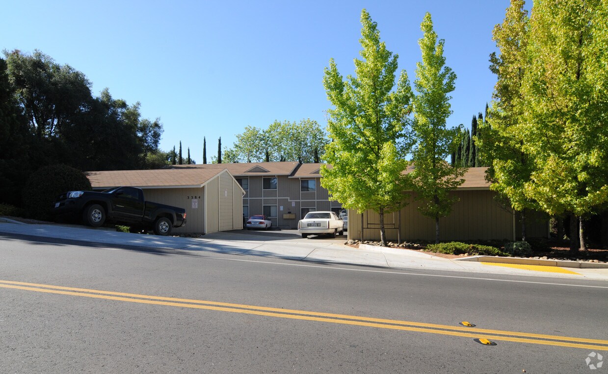 Building Photo - 3384 La Canada Dr
