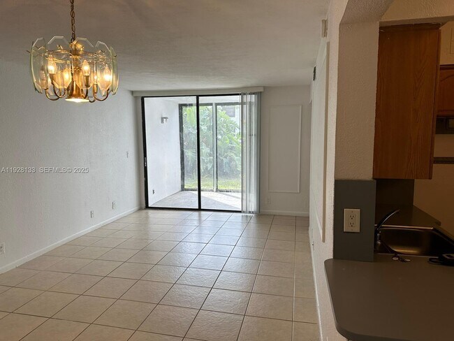 Foto del edificio - 212 Lake Pointe Dr