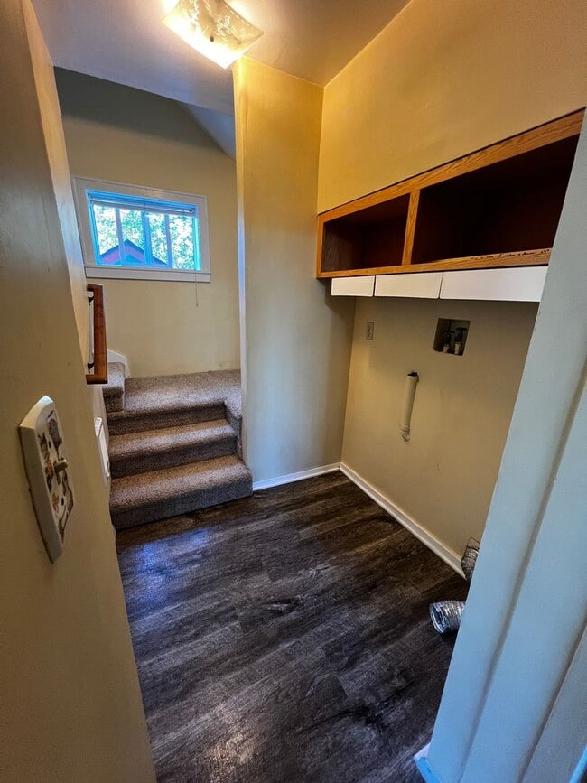 Building Photo - 3- bedroom 2-bathroom home in Pleasant Hill