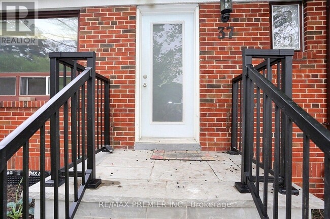 Building Photo - 37 Silvercrest Ave