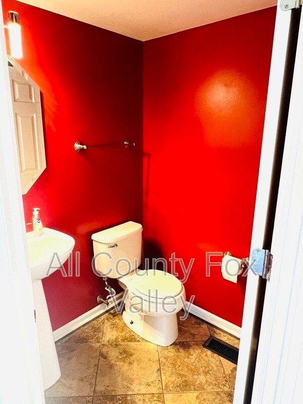 Building Photo - 1318 Braymore Cir E