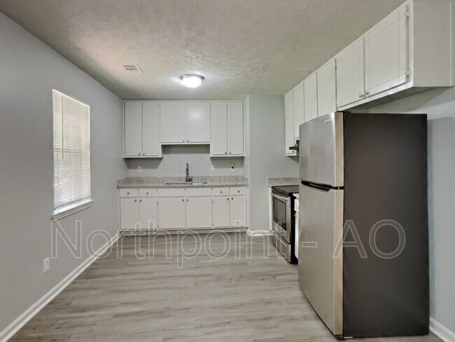 Building Photo - 845 Laney Rd