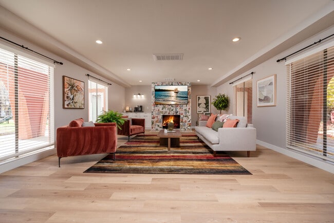 Building Photo - Artista